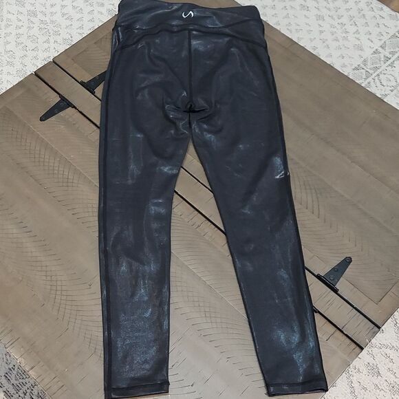 TLF Diamond Black Chrome Sports Bra and Leggings - Picture 7 of 15